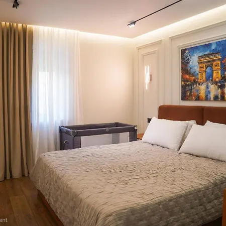 Apartment Cuzi House *