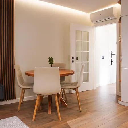 Lejlighed Cuzi House Librazhet